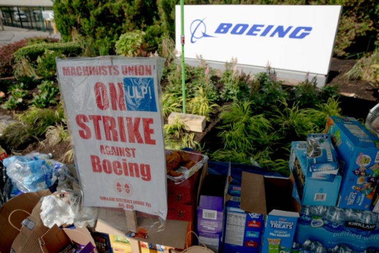 Shortly after the strike started last month, Boeing Co. workers and supporters set up a striking station outside the manufacturing facility in Renton, Washington . ©AFP