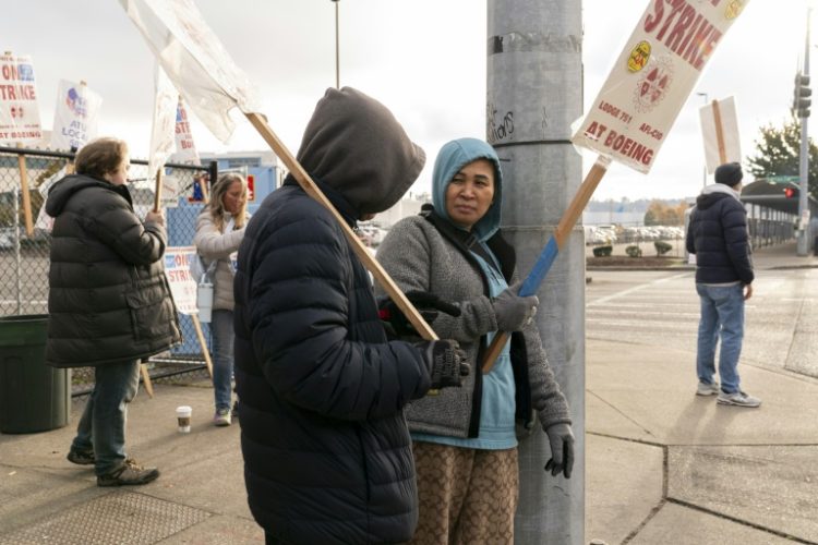 Boeing factory workers remain on strike after rejecting the company's latest contract offer on October 23 . ©AFP