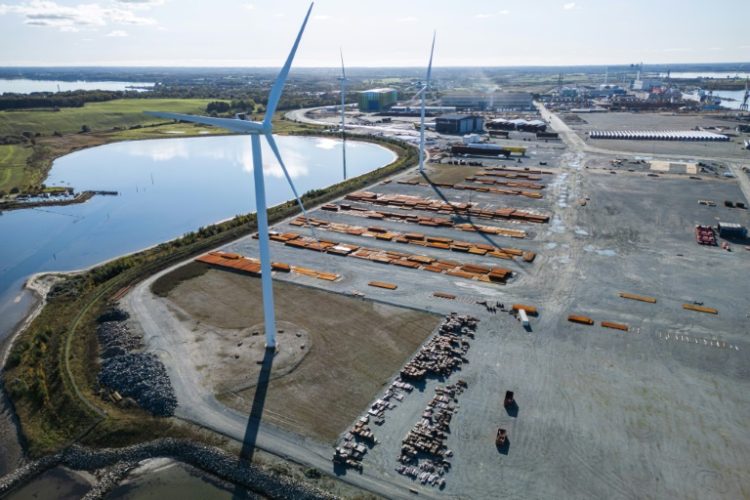 Most of Odense port's surface area is devoted to wind power, and Vestas produces nacelles, masts and foundations. ©AFP