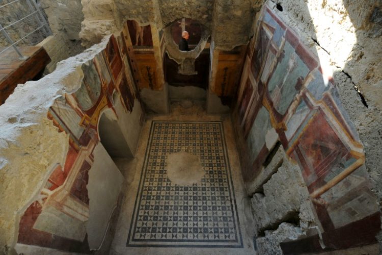 Frescoes in the Criptoporticus Domus at Pompeii. ©AFP