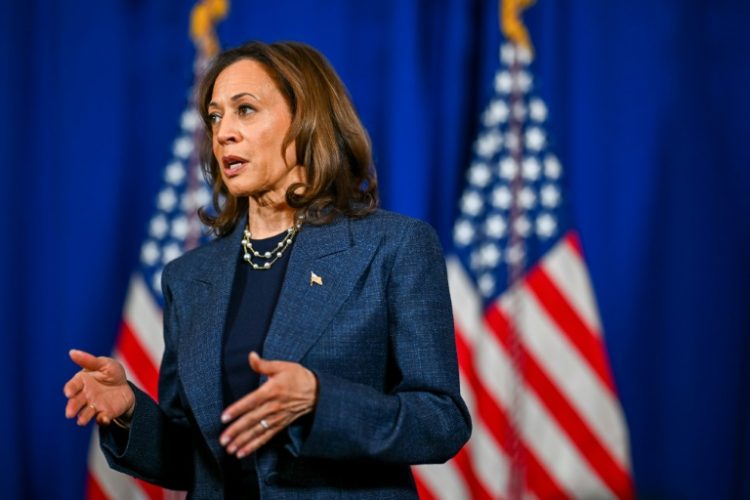 The dollar slipped after a fresh poll put Vice President Kamala Harris ahead in Iowa, a state her rival Donald Trump won in 2016 and 2020. ©AFP