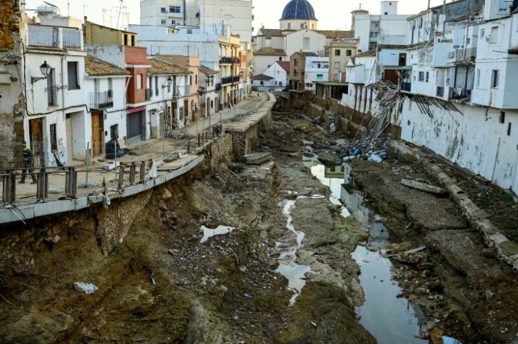 Flood-damaged homes line the river in Chiva in Spain's eastern region of Valencia. ©AFP