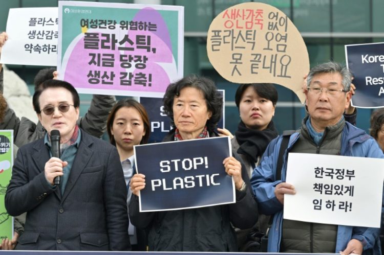 Protesters gather outside the site of a UN meeting on the thorny problem of plastic waste in Busan, South Korea. ©AFP