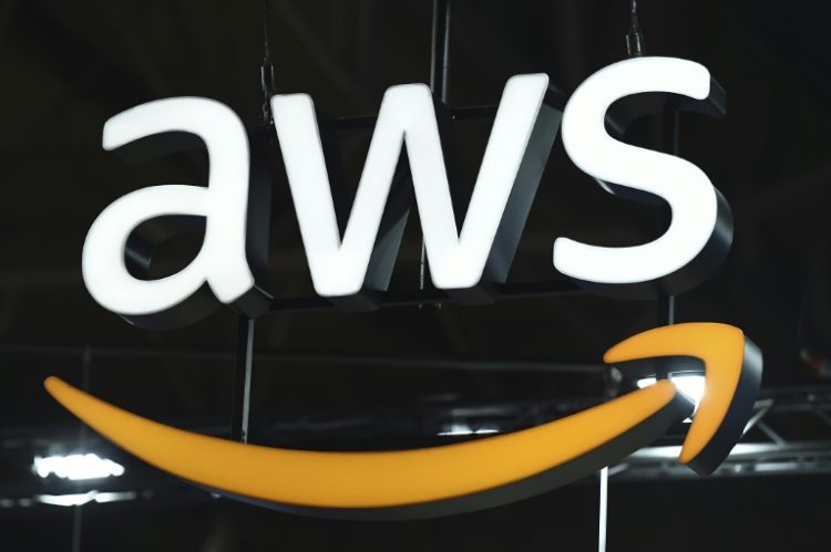 AWS cloud computing unit at Amazon will work with Anthropic on chips and systems to optimize training of artificial intelligence. ©AFP