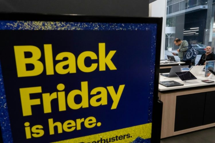 US shoppers are hunting for bargains on Black Friday, a key day for retailers. ©AFP