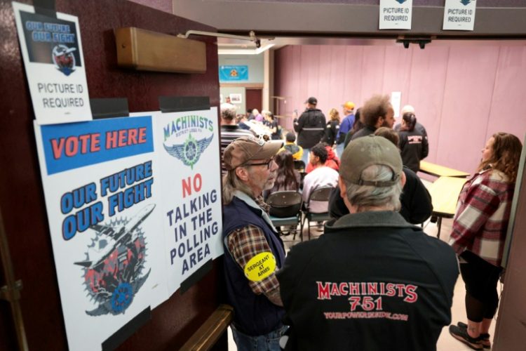 People look on as the Boeing Machinist union tallies votes on the latest Boeing contract offer at the District Lodge 751 Union Hall in Seattle, Washington on November 4, 2024. ©AFP