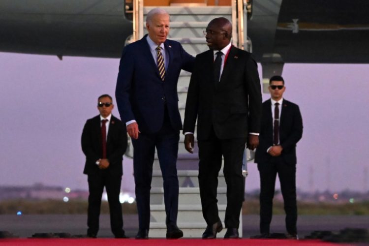 US President Joe Biden (3rd R) met with Angolan Foreign Affairs Minister Tete Antonio (2nd R) upon his arrival in Luanda . ©AFP