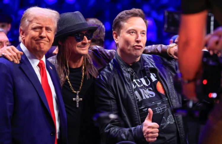 Elon Musk (R) became a close ally of US President-elect Donald Trump (L) during his campaign, spending over $100 million to boost his presidential bid. ©AFP