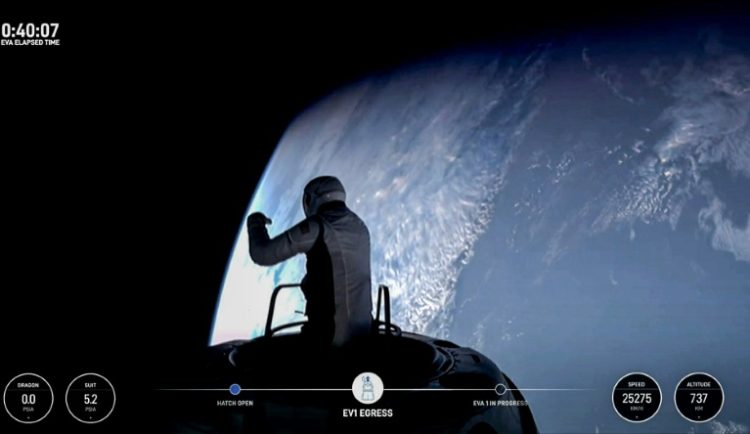 US fintech billionaire Jared Isaacman (EV1) peeks out to space from a hatch structure called "Skywalker," during the first private spacewalk performed by the crew of the SpaceX Polaris Dawn mission. ©AFP