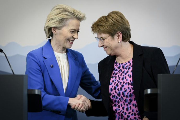 European Commission president Ursula von der Leyen (L) announced the reset with Switzerland's President Viola Amherd. ©AFP