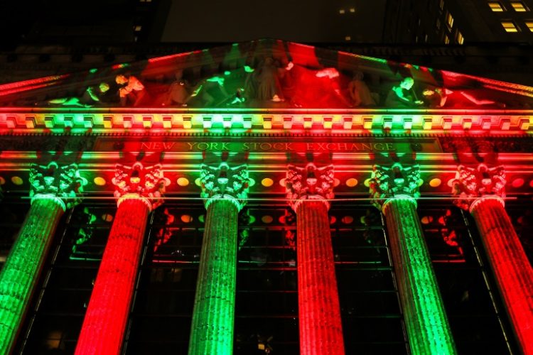 Traders are waiting for the Santa rally to begin. ©AFP