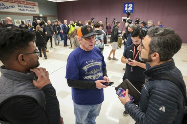 Boeing workers shown just after union leaders announced November 4 that the contract was ratified, ending a more than 50-day strike . ©AFP