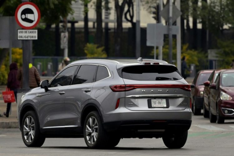 A Chinese-made Haval H6 SUV is seen on Reforma Avenue in Mexico City. ©AFP