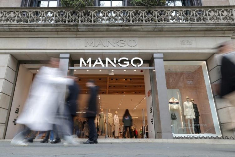 Mango strives to quickly adjust its production to the latest fashion trends while offering affordable prices. ©AFP