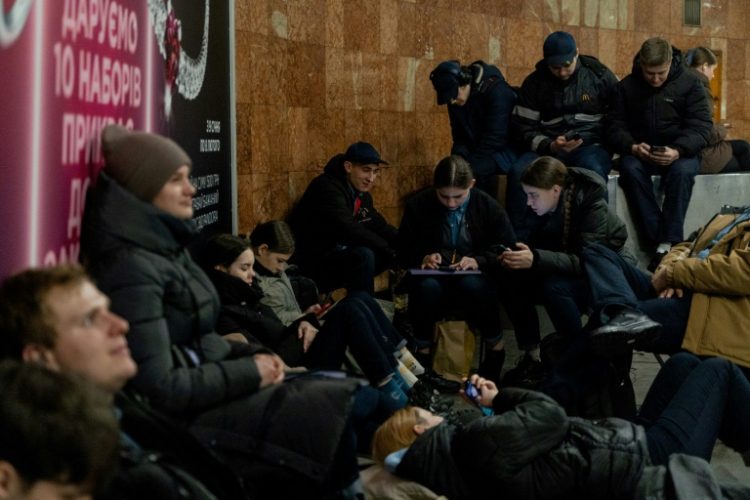 Ukrainians take shelter in a metro station during an air raid warning was issued in Kyiv. ©AFP