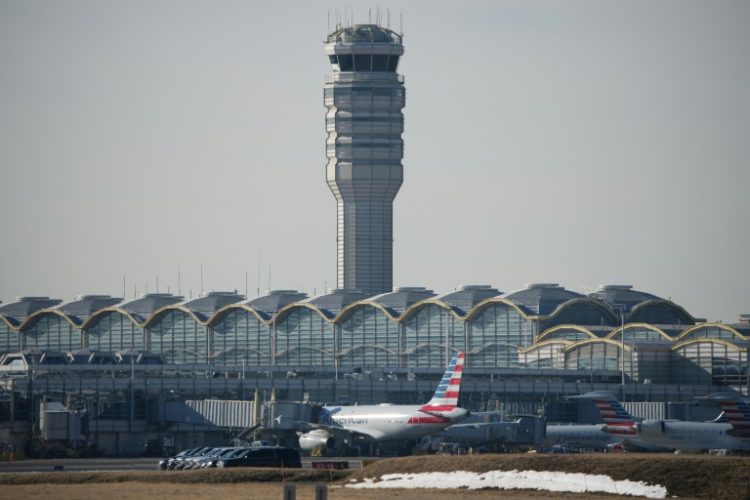 The control tower pictured at Reagan National Airport after an American Airlines plane crashed on its approach to the runway. ©AFP