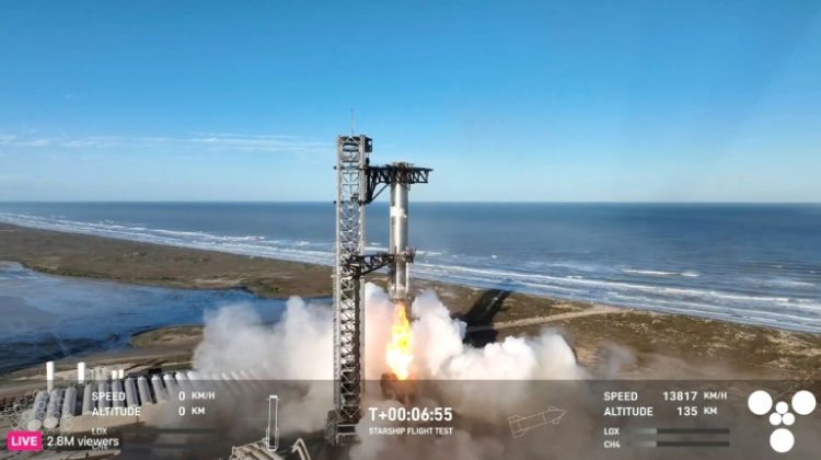 In this screen grab taken from the SpaceX broadcast the Starship's Super Heavy Booster is grappled mid-air as it returns to the launch pad at Starbase near Boca Chica, Texas, on January 16, 2025. ©AFP