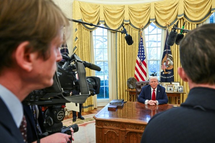 US President Donald Trump speaks to the press before signing an executive order in the Oval Office of the White House on January 30, 2025 in Washington, DC. . ©AFP