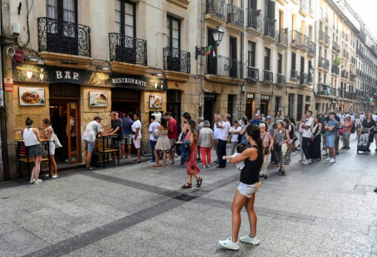 A dynamic service sector slashed unemployment in Spain last year. ©AFP