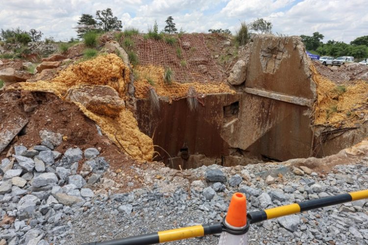 Illegal miners occupied the shaft -- once part of S. Africa's vast mining industry. ©AFP