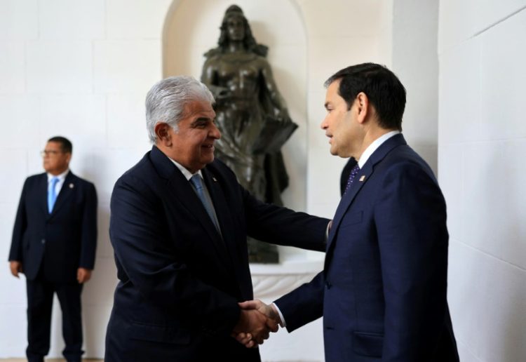 Panama's President Jose Raul Mulino (L) greets US Secretary of State Marco Rubio on arrival at the presidential palace in Panama City on February 2, 2025. ©AFP