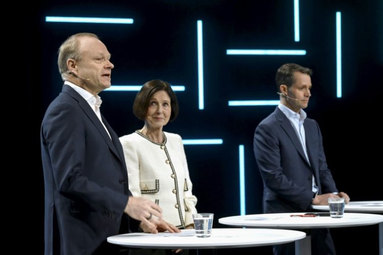 Nokia chief executive Pekka Lundmark (L) stands next to chairwoman Sari Baldauf (C) and his successor Justin Hotard (R), the head of AI at Intel. ©AFP