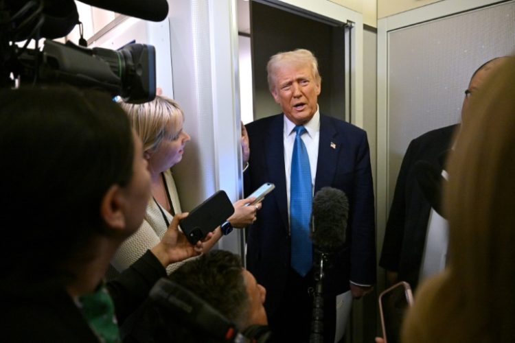 Trump speaks with journalist on board Air Force One. The US President said Wednesday a trade deal with China was possible. ©AFP