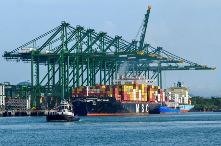 A ship is loaded with containers at Balboa, operated by Hutchison Ports, in Panama City. ©AFP