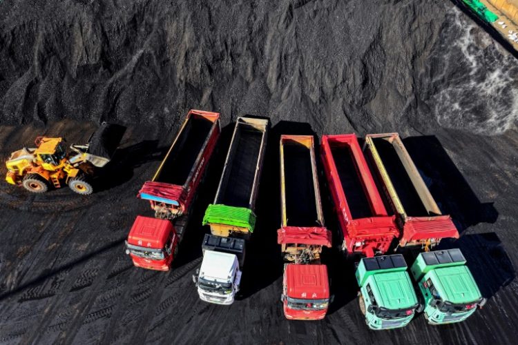 Trucks being loaded with coal in Lianyungang, in eastern China's Jiangsu province. ©AFP