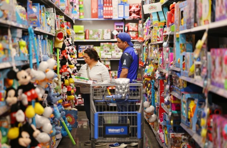 Walmart has scored gains with higher income consumers, but shares fell on a disappointing forecast. ©AFP