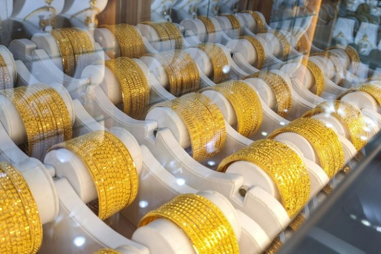 Gold bracelets displayed in a London shop as rising gold prices attract both buyers and sellers. ©AFP