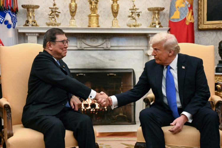 US President Donald Trump shakes hands with with Japanese Prime Minister Shigeru Ishiba in the Oval Office of the White House in Washington, DC, on February 7, 2025.. ©AFP