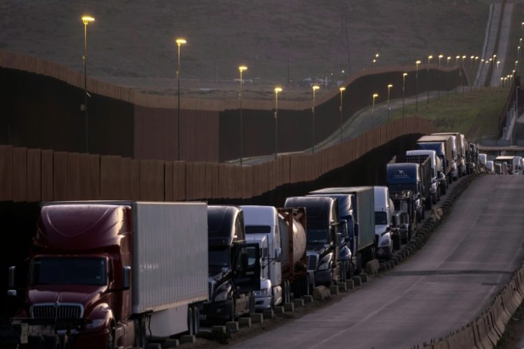 Trucks queue in Tijuana near the Mexico-US border. ©AFP