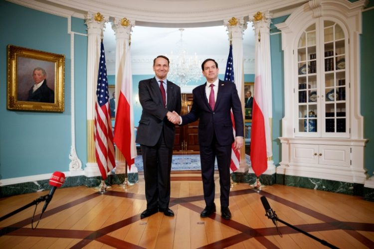 US Secretary of State Marco Rubio (R) greets Polish Foreign Minister Radoslaw Sikorski at the State Department on February 21, 2025, weeks before a US-Polish spat erupted over Elon Musk's Starlink company. ©AFP